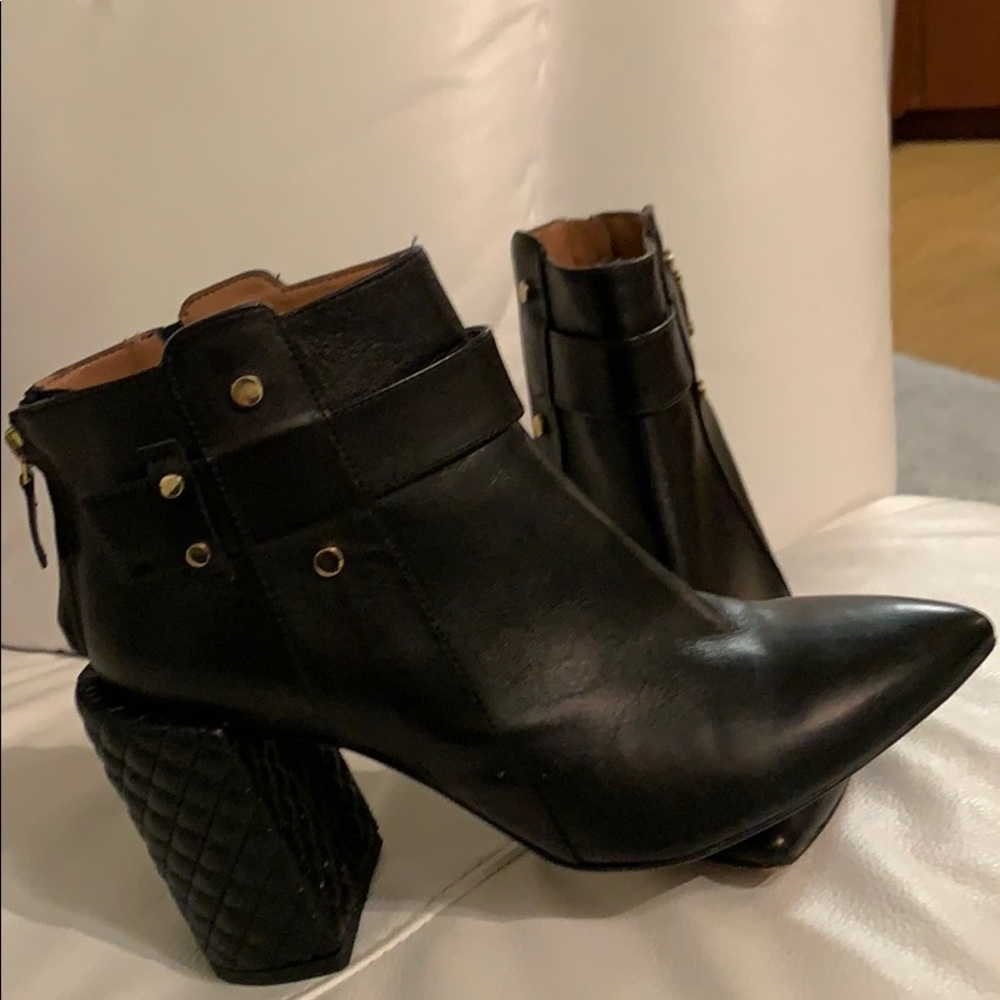 BCBG MaxAzria women’s boots